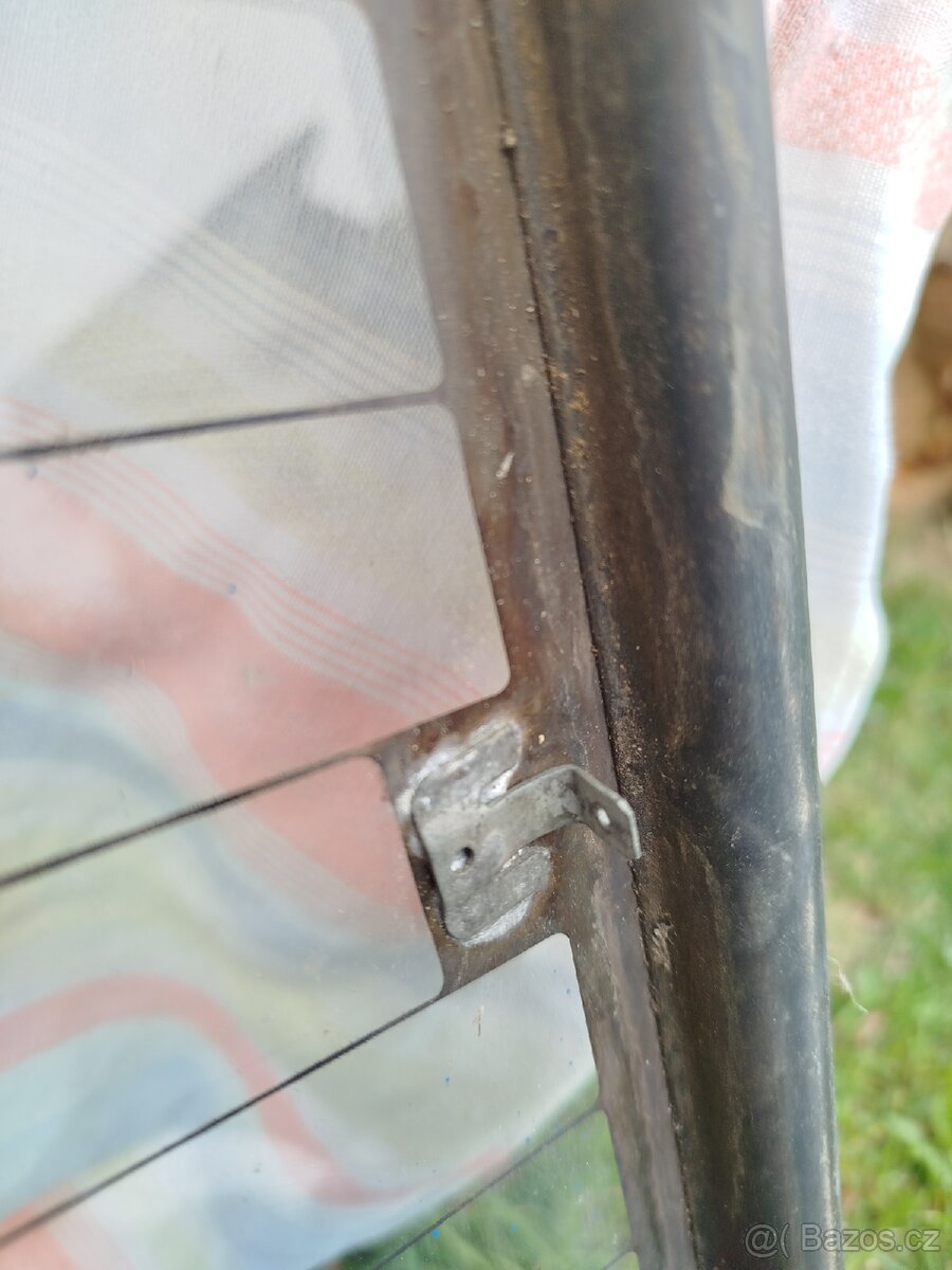 Škoda Felicie sklo kufru - 20