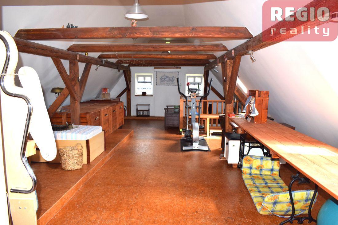 Prodej chalupy s číslem popisným ,na krásném místě v obc - 20