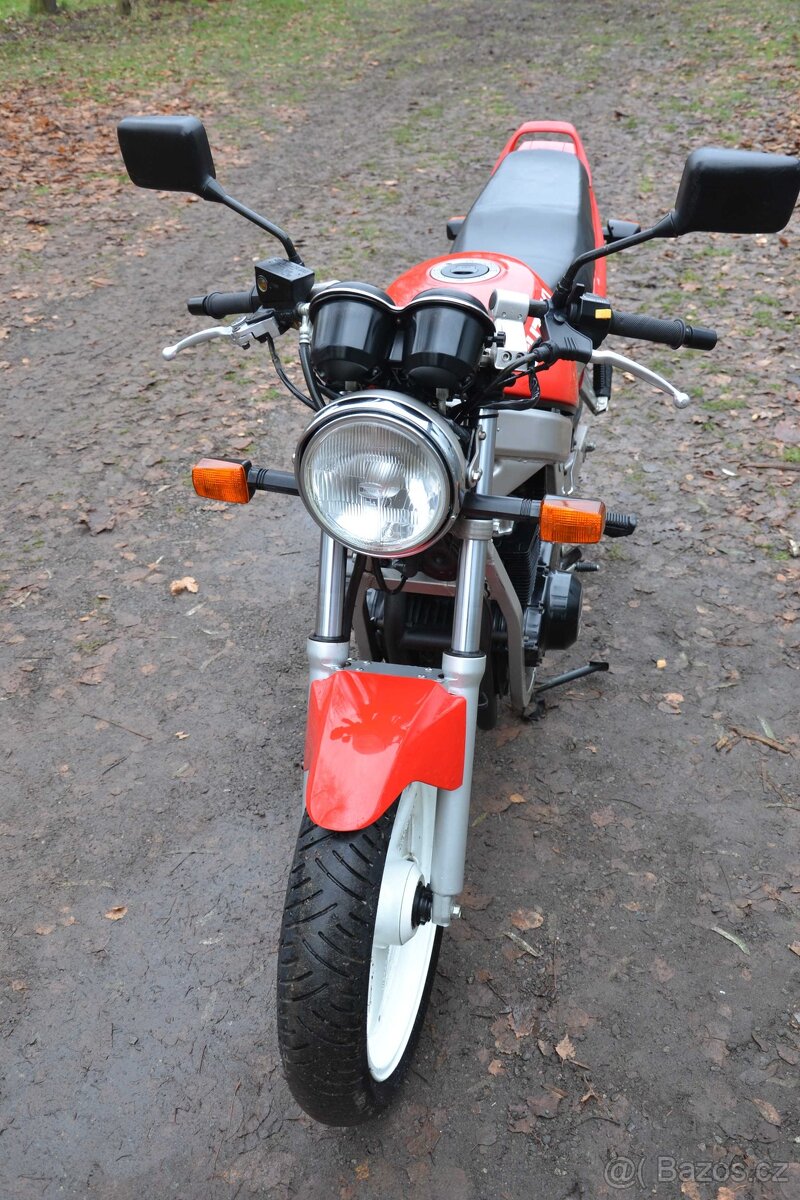 Suzuki GS 500E Slingshot - 20