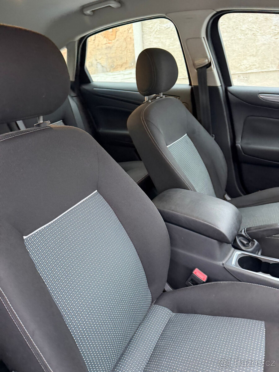 Ford Mondeo 1.6i TOP STAV - 20