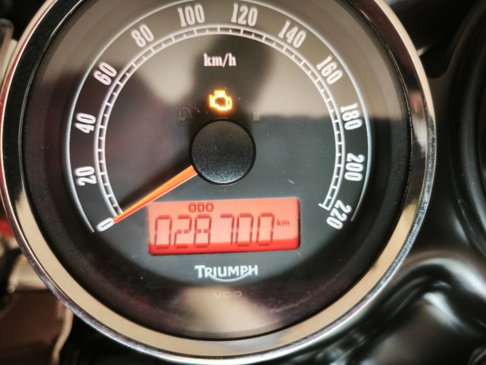 Triumph Bonneville SE (2012) ZIMNÍ VÝPRODEJ-SUPER CENA - 20