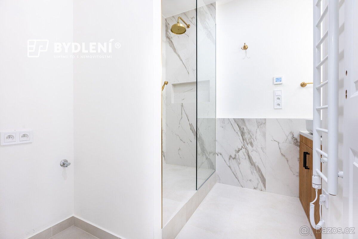 Kompletně zrekonstruovaný designový byt 3+kk (76 m²) s nadst - 20