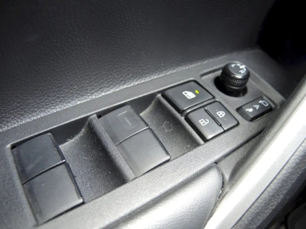 Toyota Corolla Cross, Comfort Business 2,0 Hybrid 4x 1 - 20