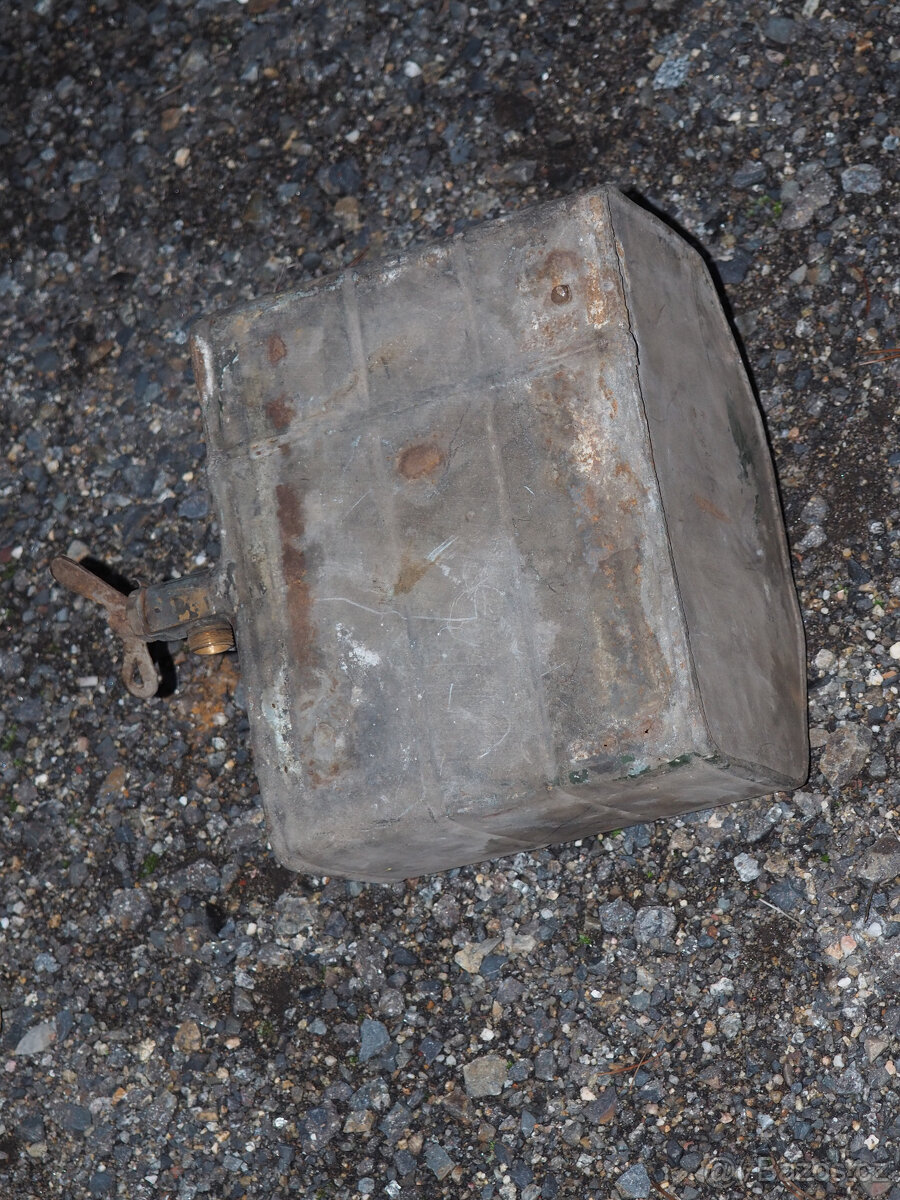 Prodám stabilní motor Škoda Plzeň ze 30. let. - 20