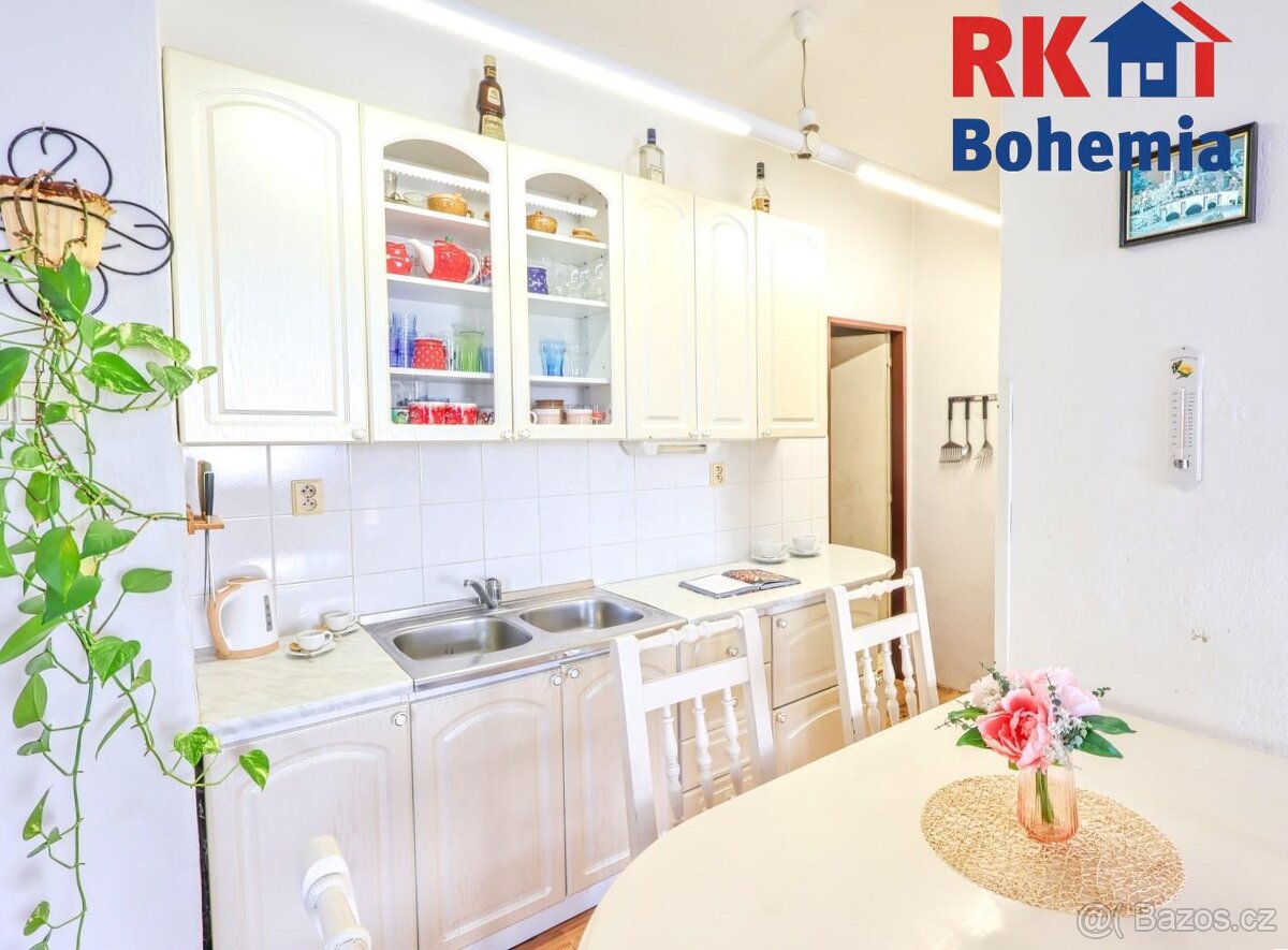 Nabízím k prodeji 2 rodinné domy s velkým pozemkem v obci By - 20