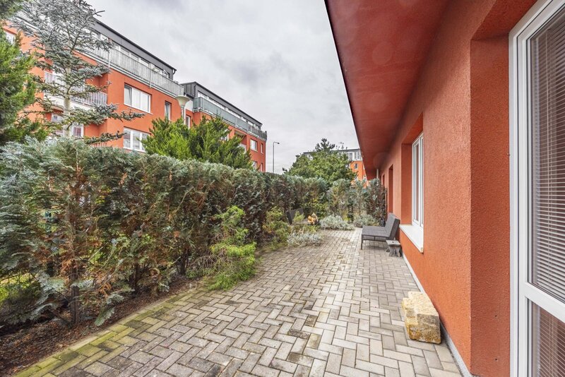 Prodej bytu 69,3 m2/předzahrádka 39 m2, v ulici U Hostína, Ú - 20