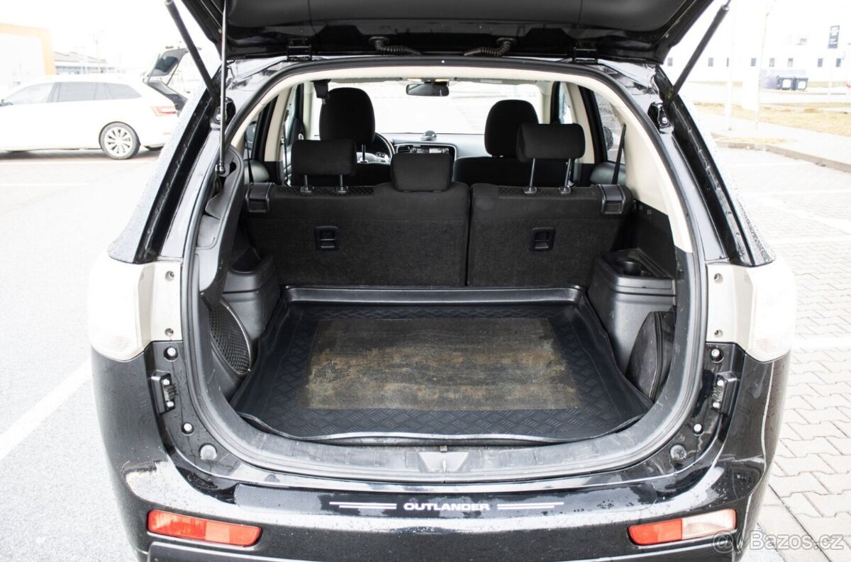 Mitsubishi Outlander 2.0 PHEV 4WD (2013) - 20