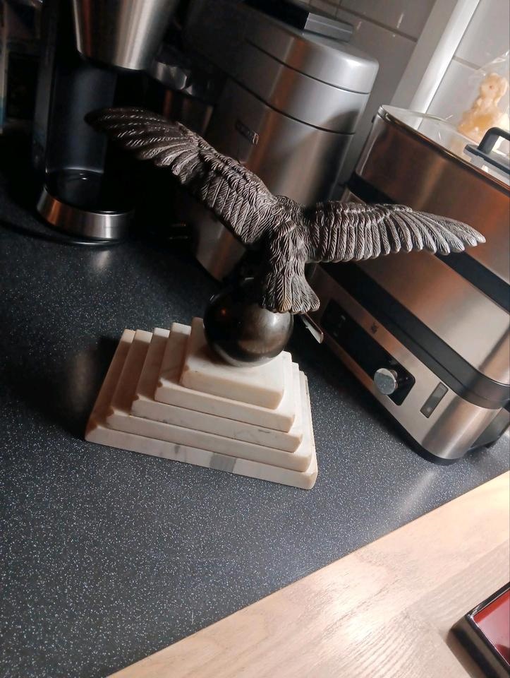 Bronzový orel na mramorovém podstavci – historická dekorace - 20