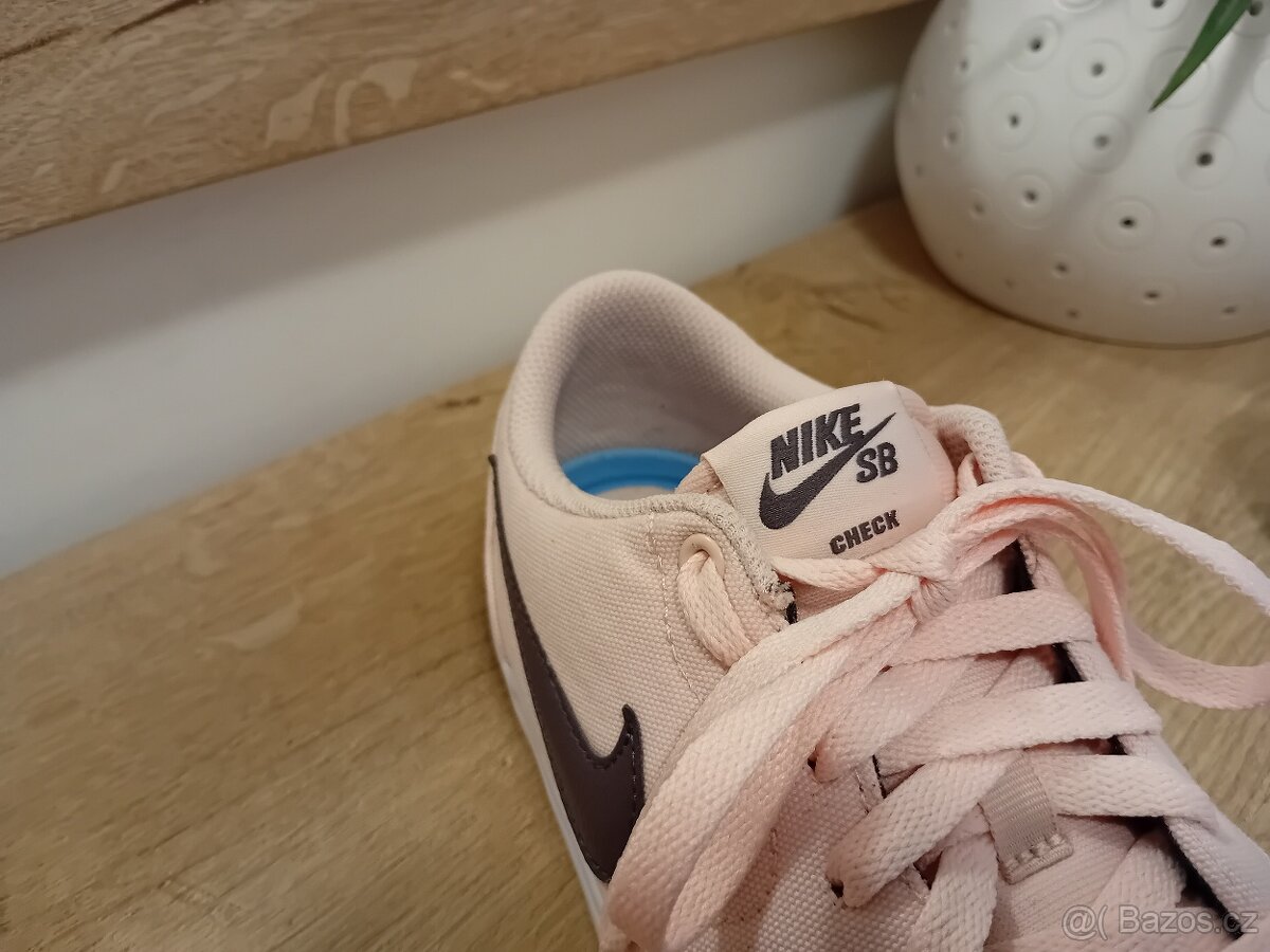 Nike dámské tenisky Solarsoft vel. 39 - 20