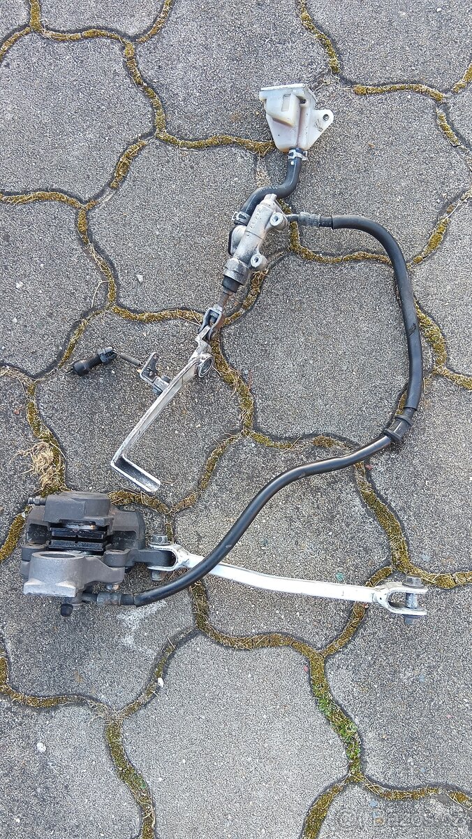 Suzuki GSX-R 750 k1 díly - 20