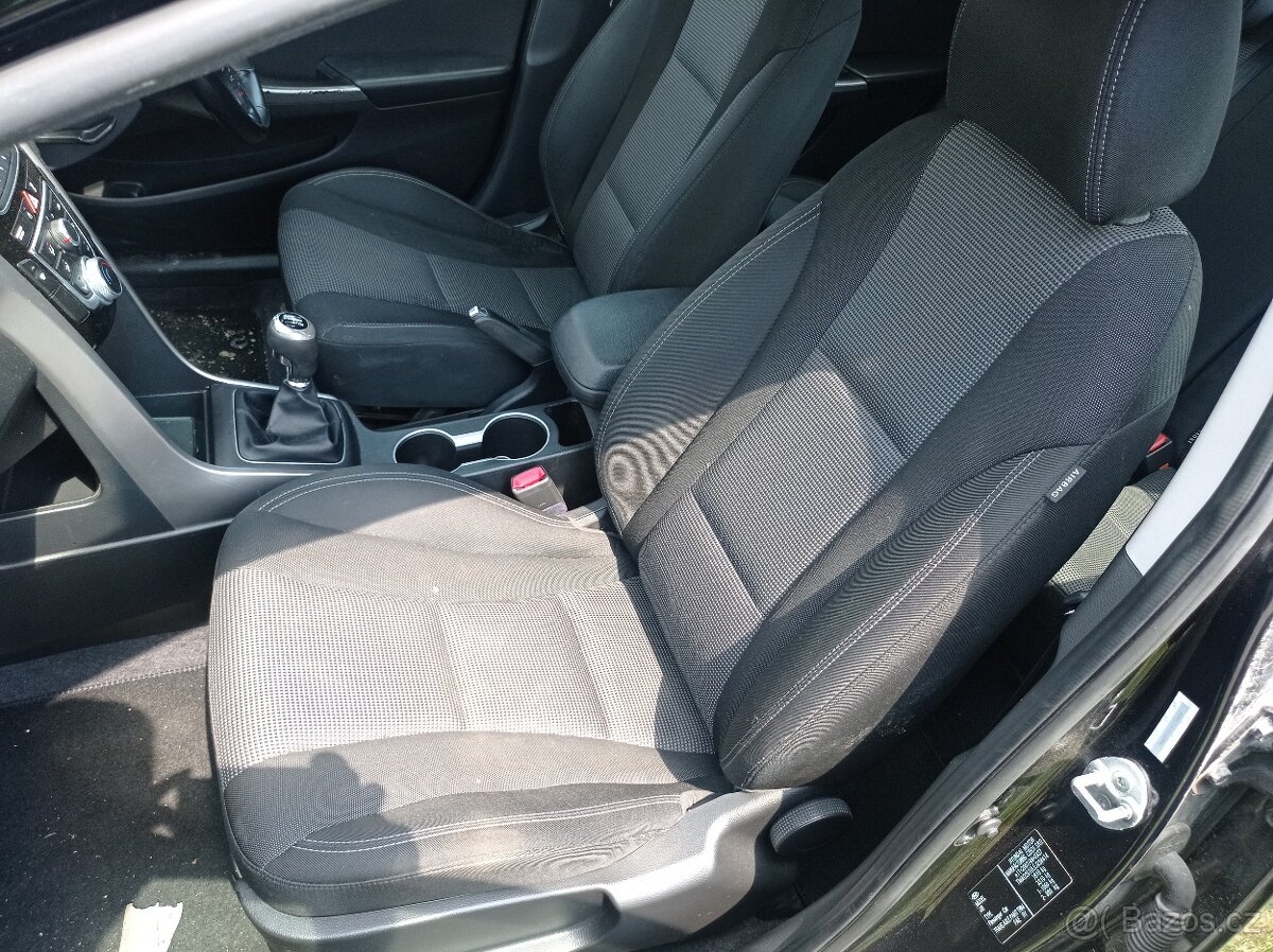 Hyundai i30 1.6 CRDi blue drive active náhradní díly - 20