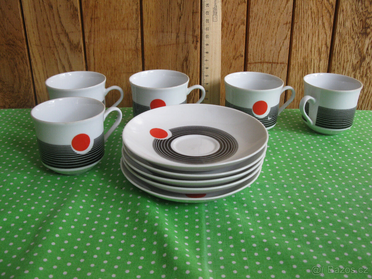 hrníčky,malachitová dóza,skleničky,krásná růž.váza ,sošky - 20