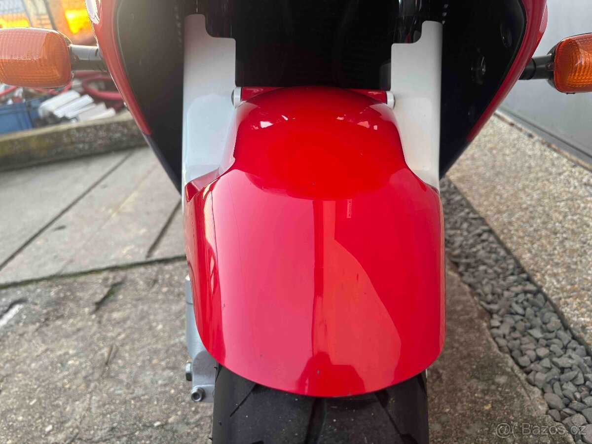 Honda CBR900RR SC33 1999 - 20