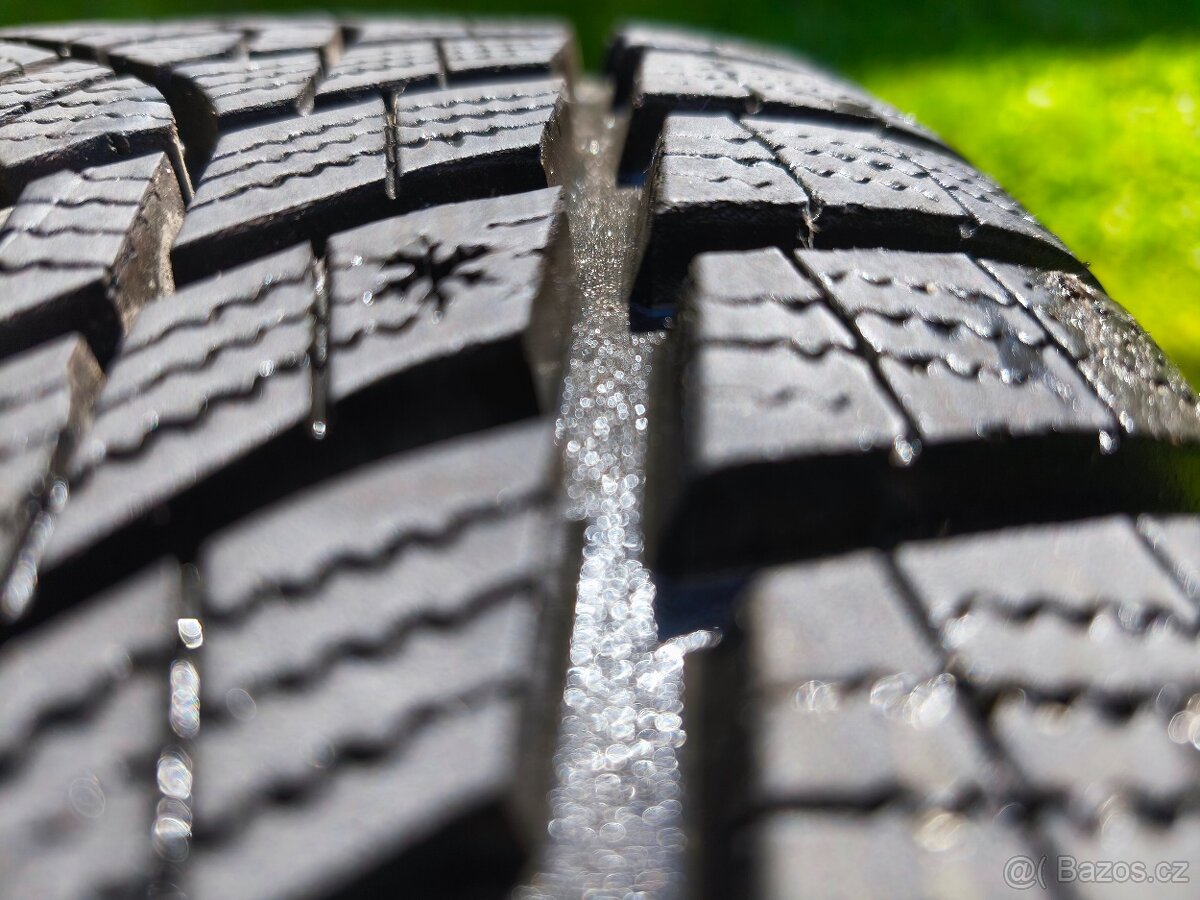 Dvourozměrná zimní sada KIA Stinger r19 5x114,3 9mm - 20