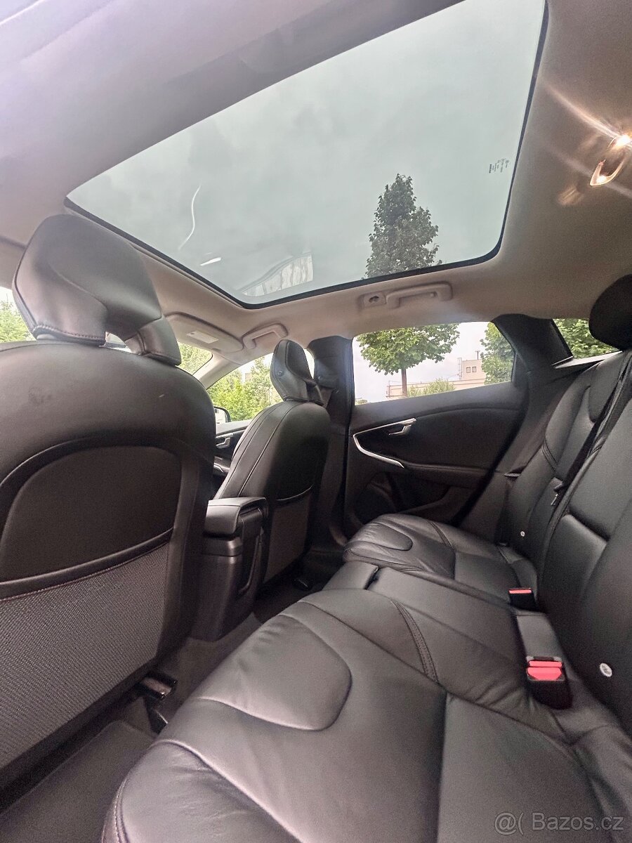 VOLVO V40 CROSS COUNTRY 2.5 T5 187KW 4x4 SUMMUM-AUTOMAT-ACC - 20