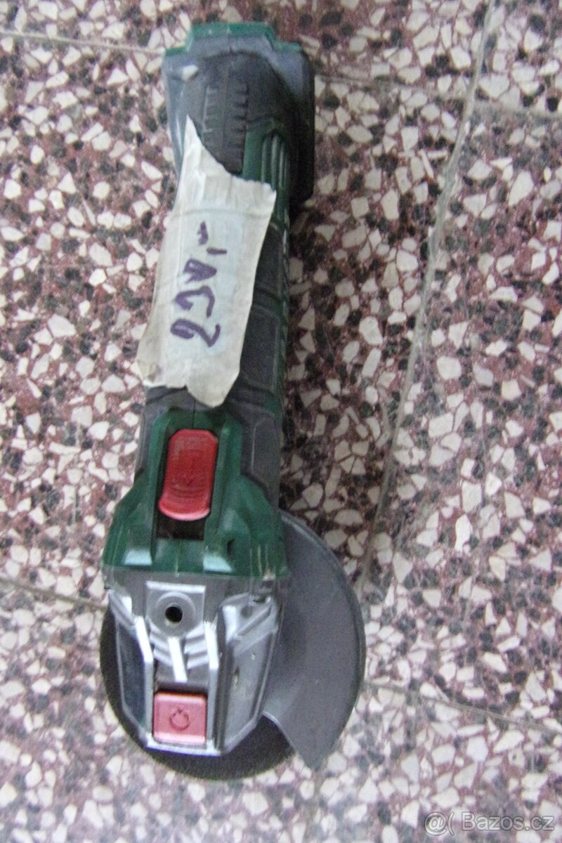 Aku šroubováky a rozbrušovačky - 20