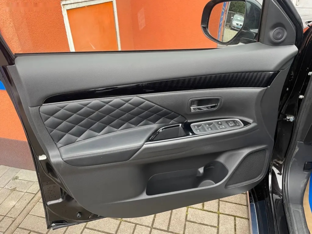 Mitsubishi Outlander, 2.4 MIVEC PHEV 4WD INSTYLE+ - 20