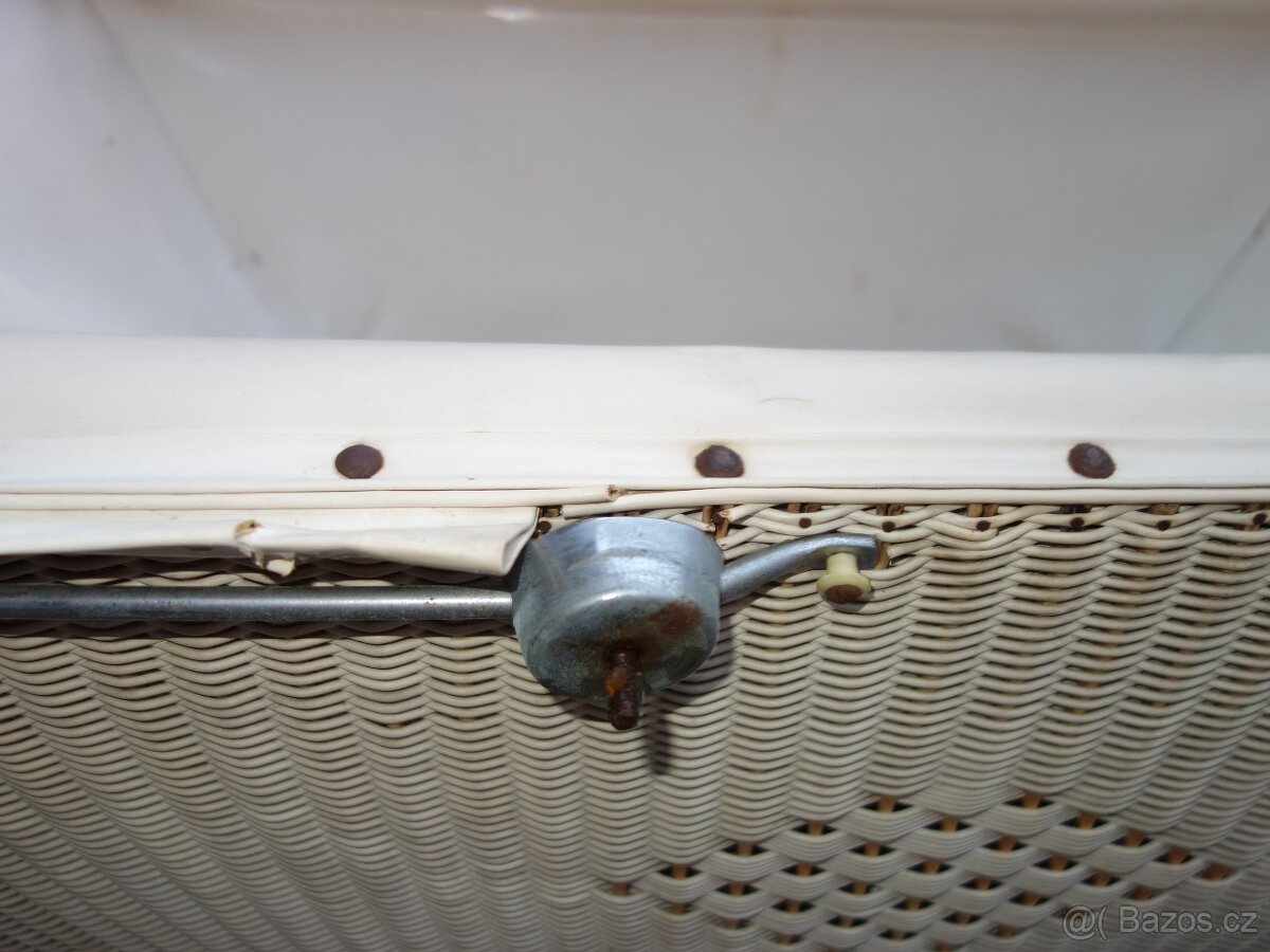 Starý kočárek proutěný /bužírkový/, velký na děcka - 20