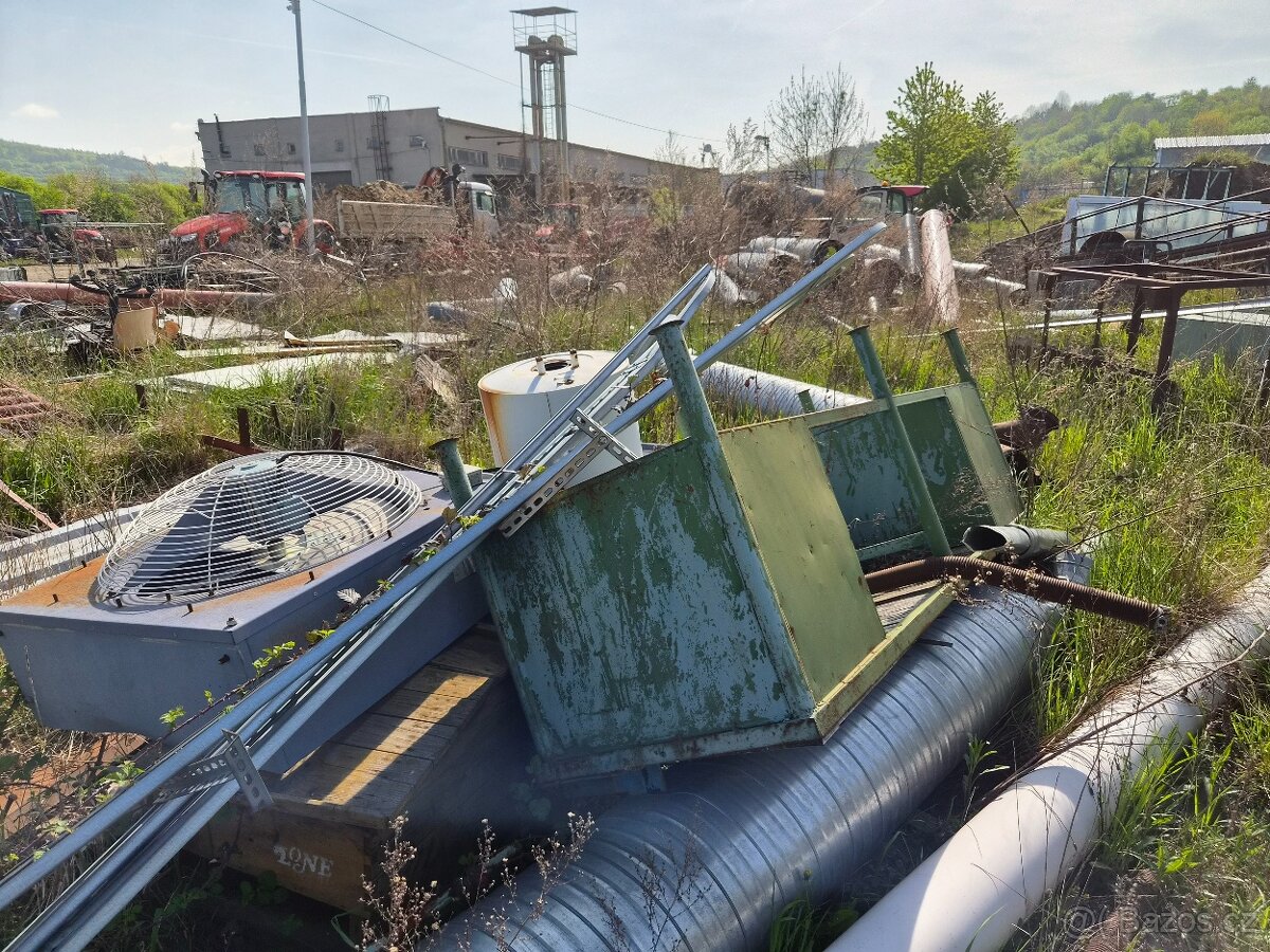 Různí kovový material - 20