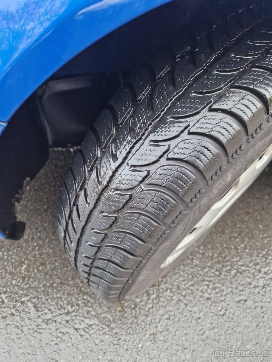 Vw GOLF 1.4 16V benzín - 20