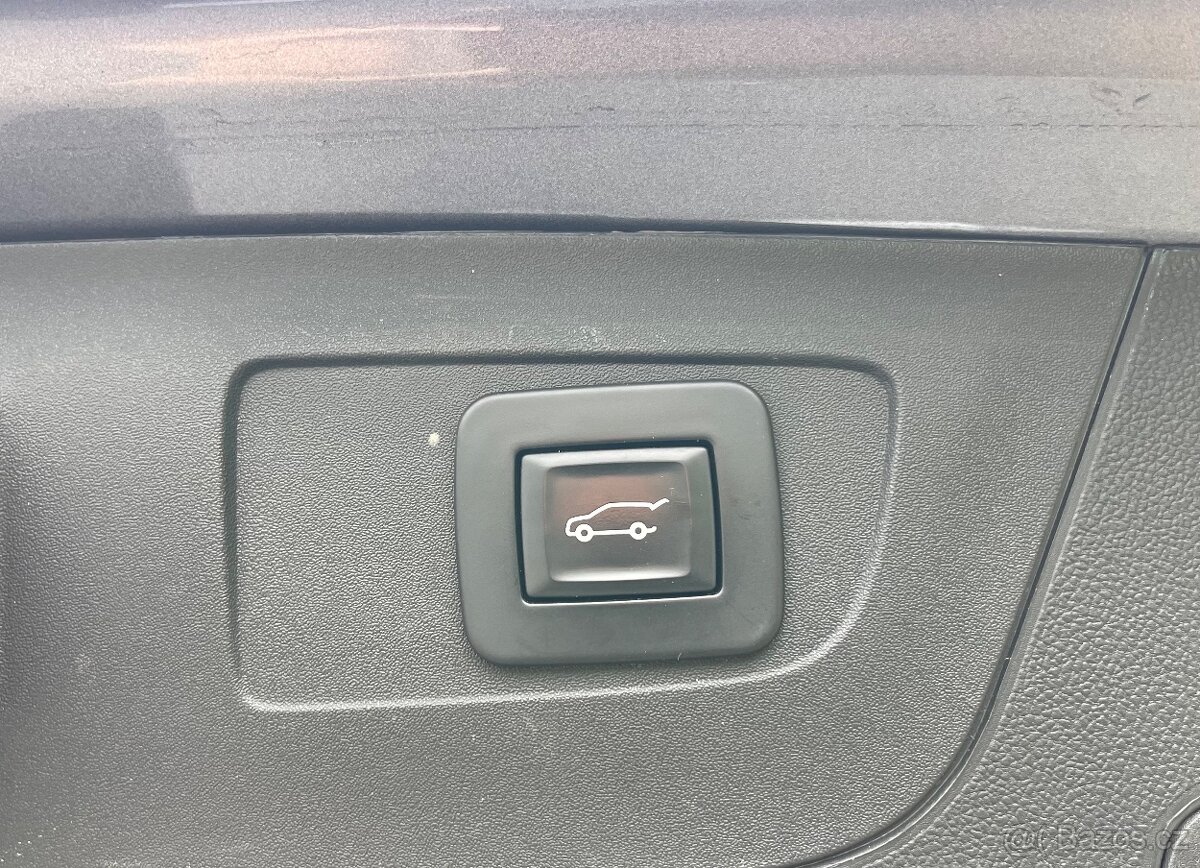 Opel Insignia Sports Tourer 2,0T benzín, automat, facelift - 20