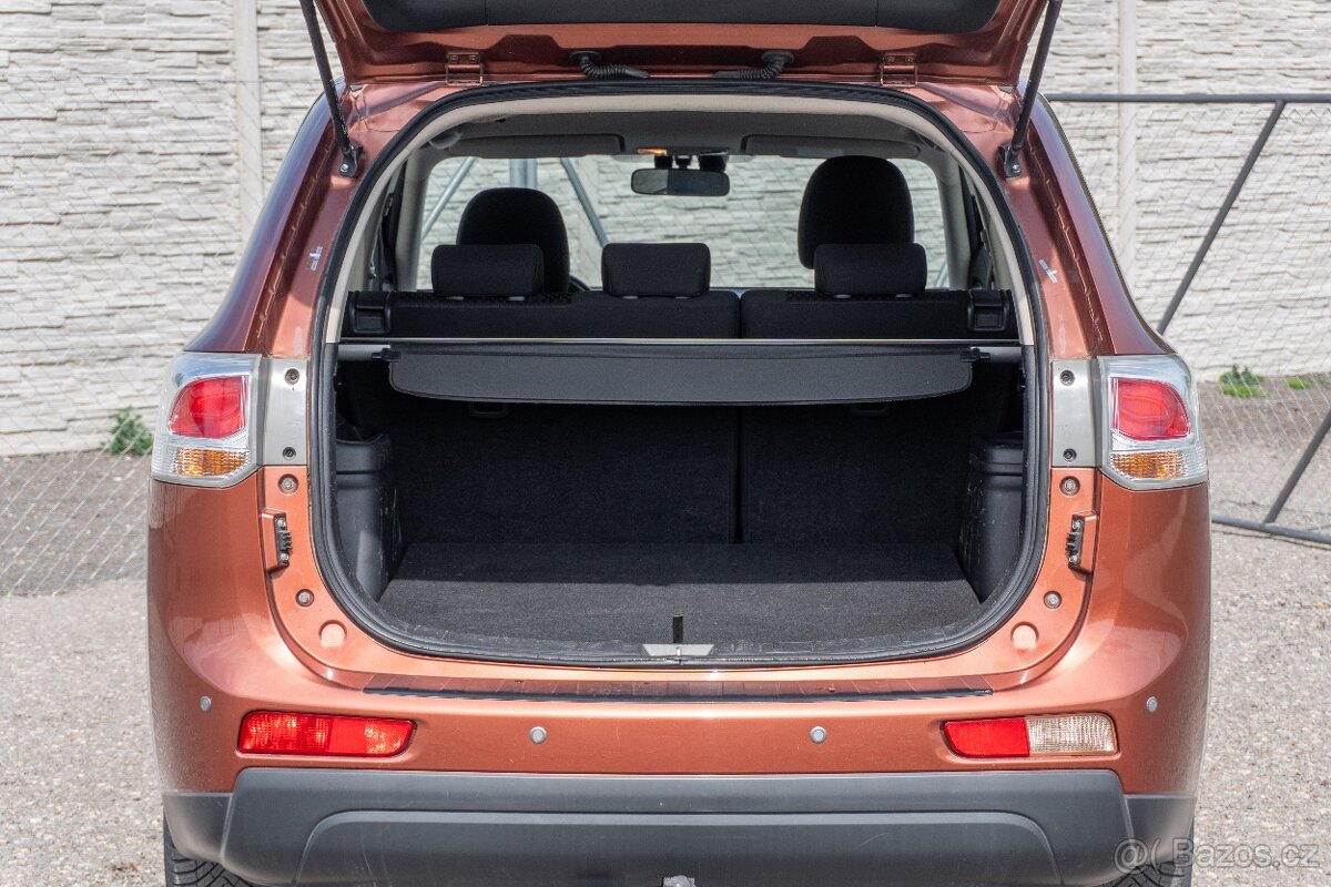 Mitsubishi Outlander 2.0 MIVEC 4x4 Automat - 20