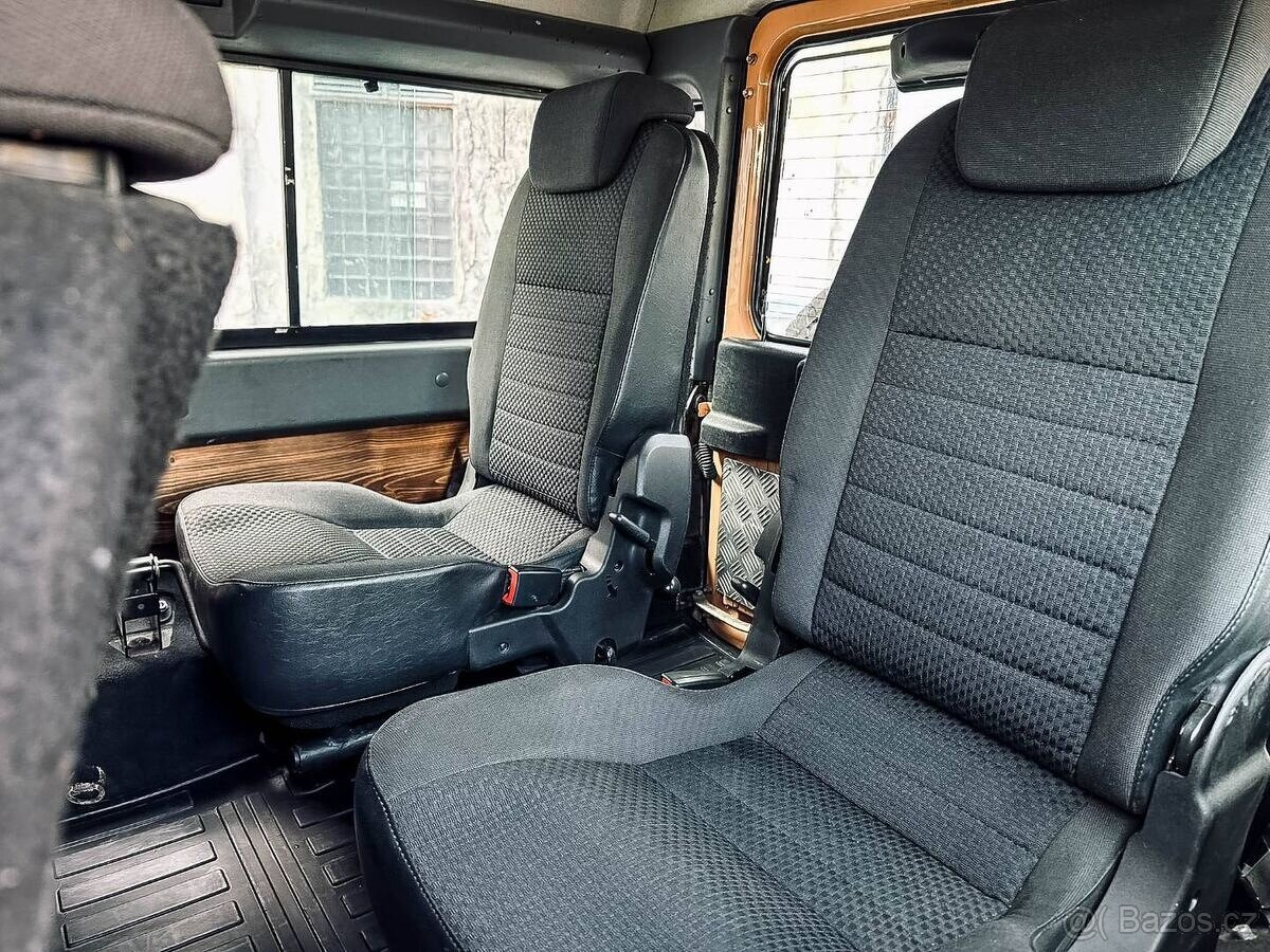 Land Rover Defender 110 2.4 SW SE - 20