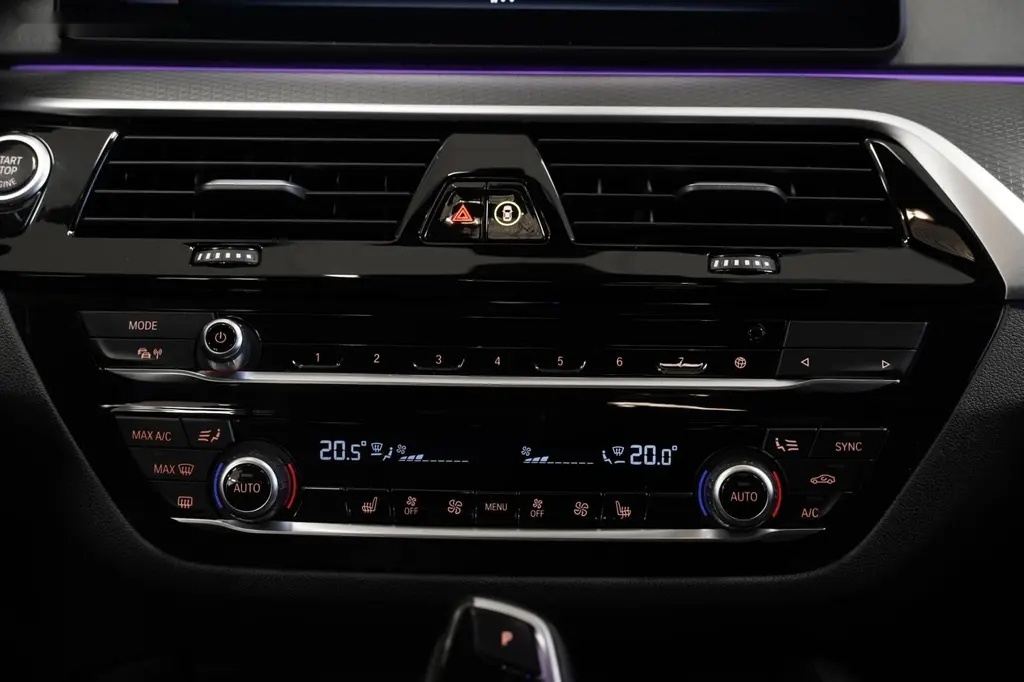 BMW Řada 5, 4x4,TAŽNÉ,DPH,ČR,Adaptiv LED - 20