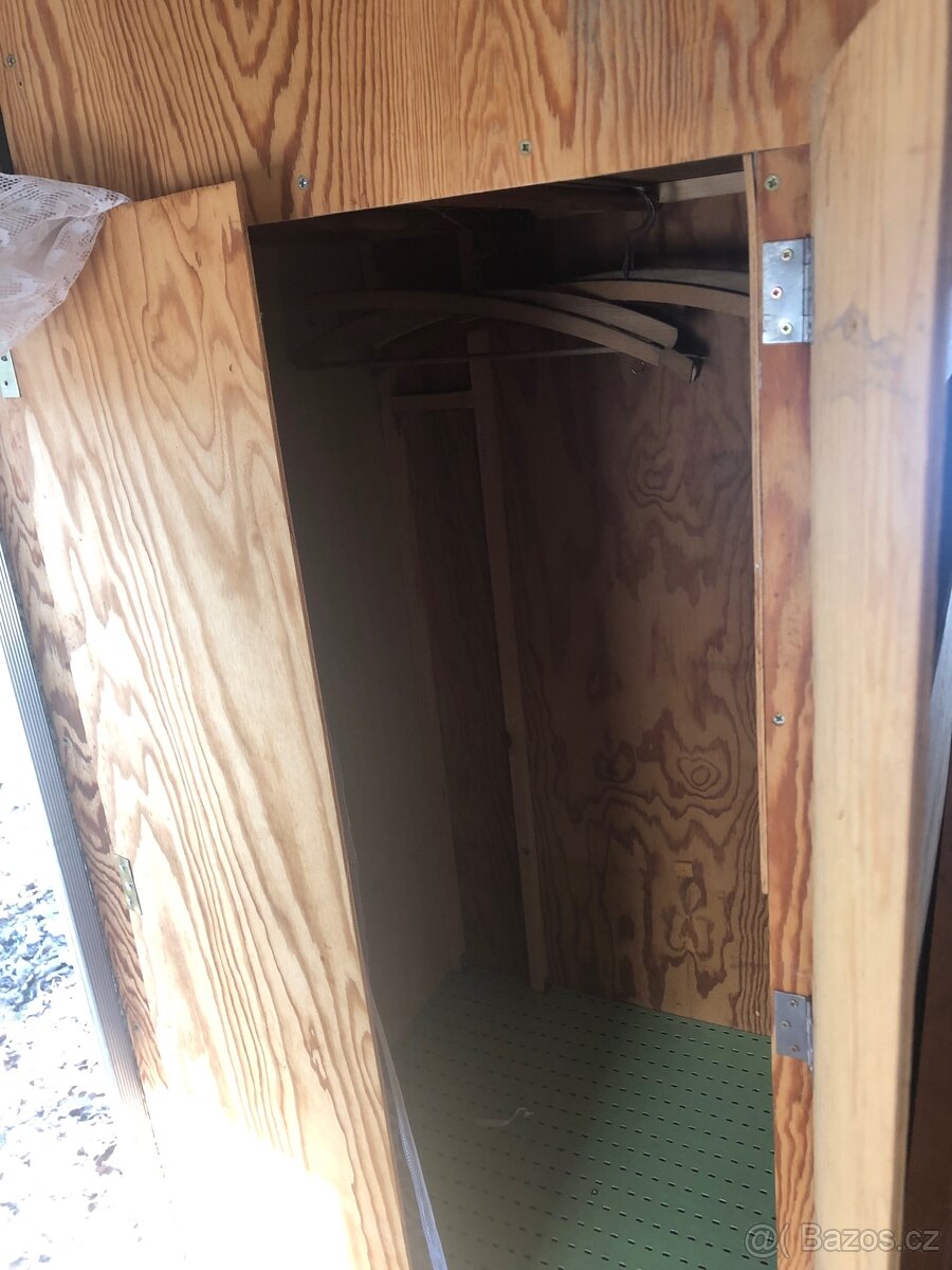 Karavan na pevné stání - 20