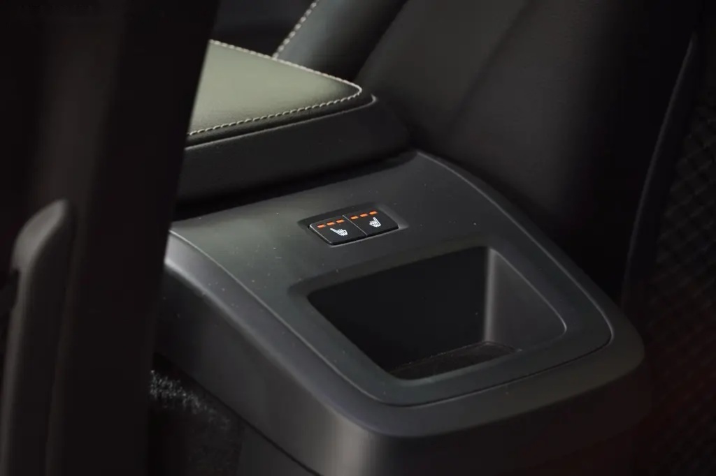 Volvo XC60, B5 AWD Plus Dark,ČR, DPH, - 20