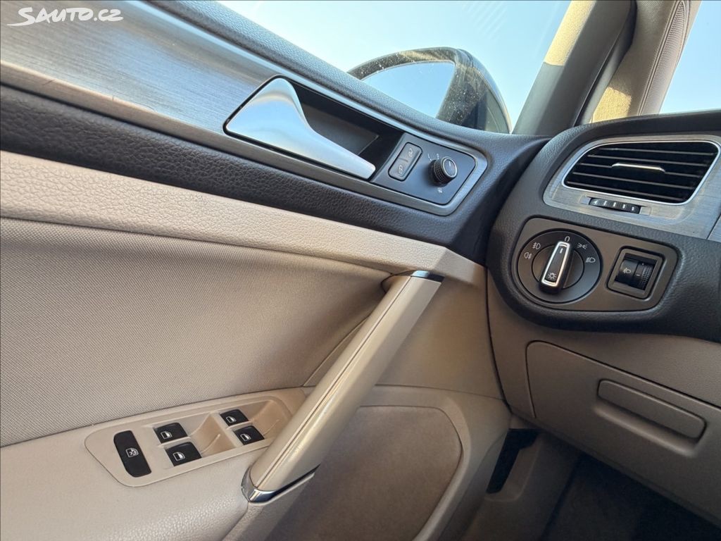 Volkswagen Golf 1.2Tsi DSG 143000km Nová Stk - 20