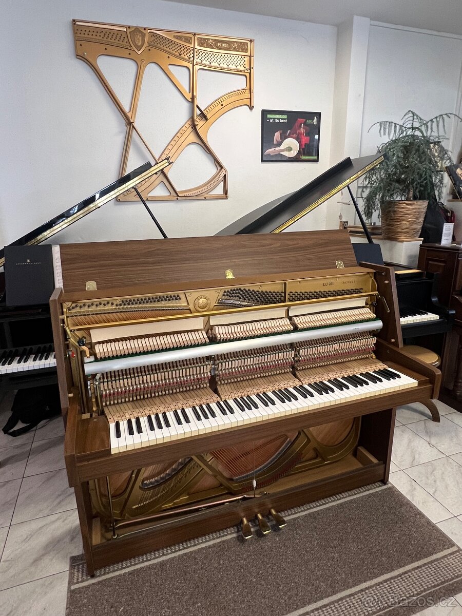 Japonské pianino Yamaha LC-201 se zárukou 5 let. REZERVACE - 20