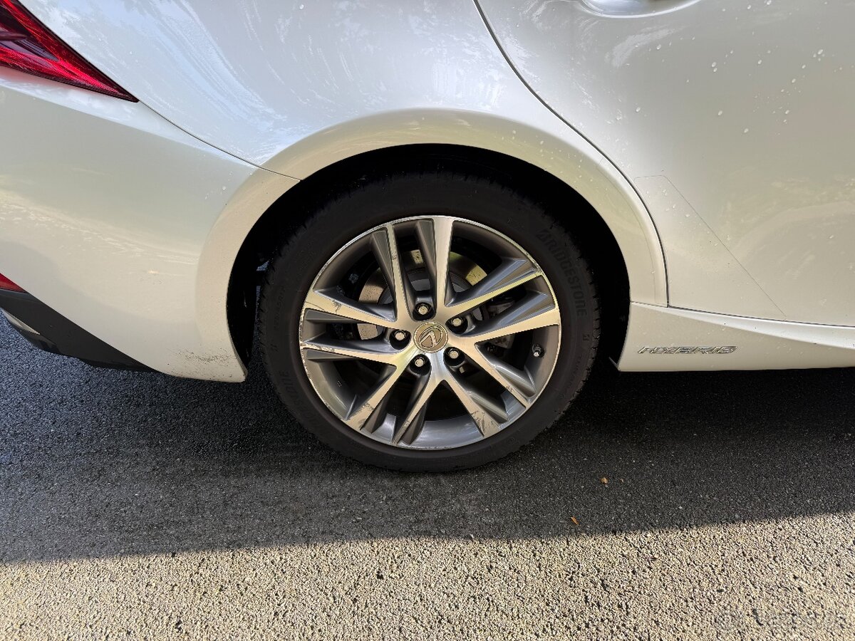 Lexus IS 300h - 20