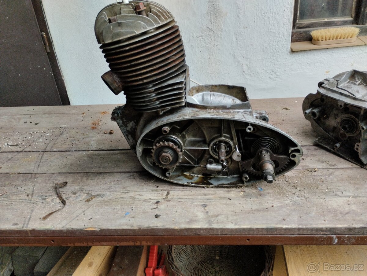 Motory Jawa 250 a Čz 175 + Směs náhradních dílů jen komplet - 20