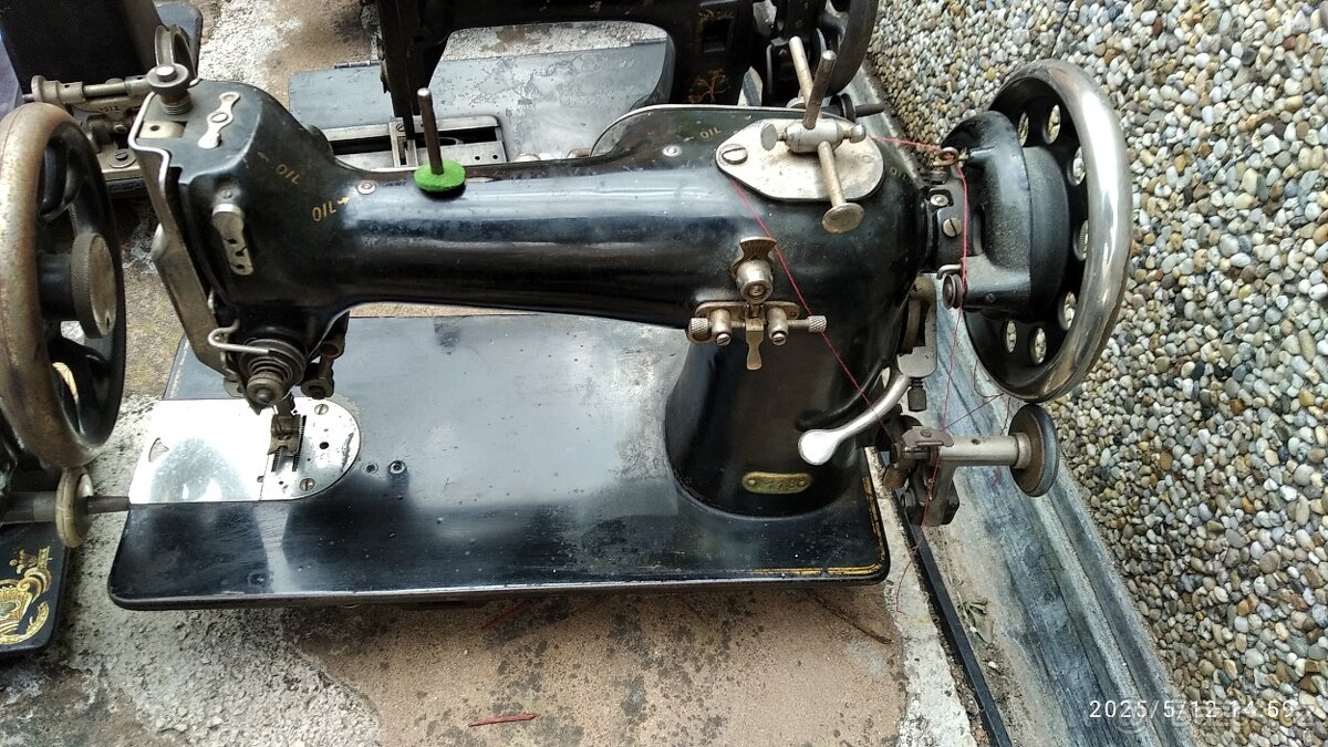 sbírka šicích strojů - 20