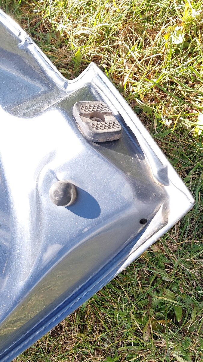 ŠKODA ROOMSTER– DVEŘE KUFRU ŠEDÉ - 20