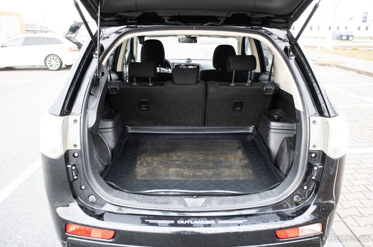 Mitsubishi Outlander 2.0 PHEV 4WD (2013) - 20