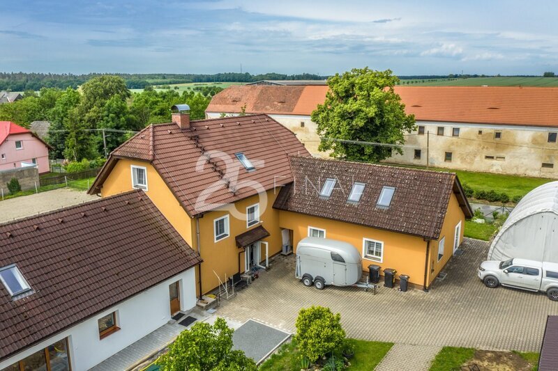 Prodej samostatné 1/3 rodinného domu se zahradou ve Zvířetic - 20