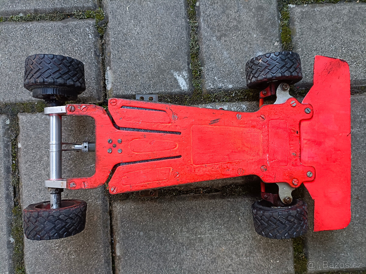 Starší rc auto silniční cestovní dělané na elektro motor - 20