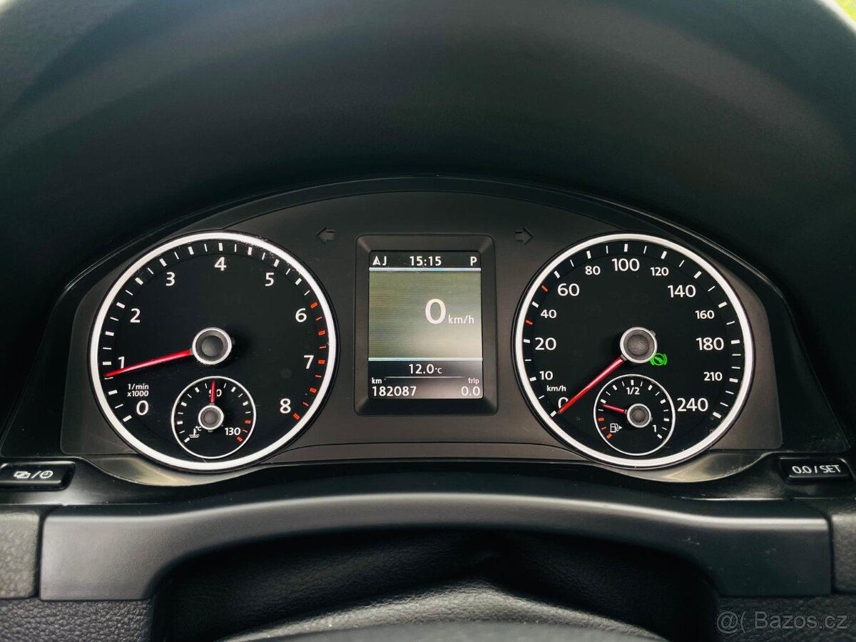 Volkswagen Tiguan 2.0TSI 4x4 AUT KAM SERVISKA TAŽNÉ NEZAV.T - 20