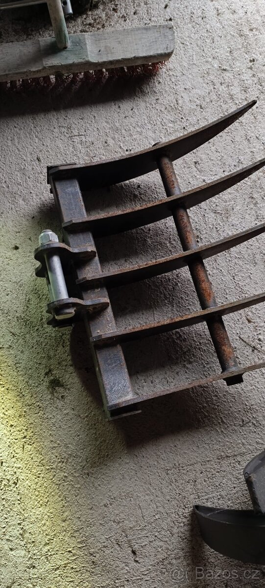 prodám příslušenství k minibagru - 20