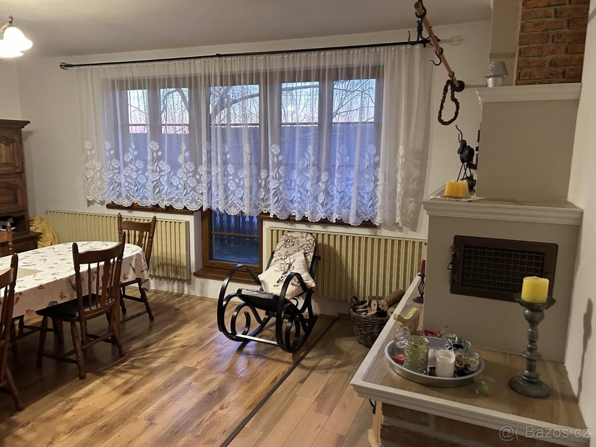 Nabízíme prodej rvícegeneračního domu v obci Jevišovka - 20