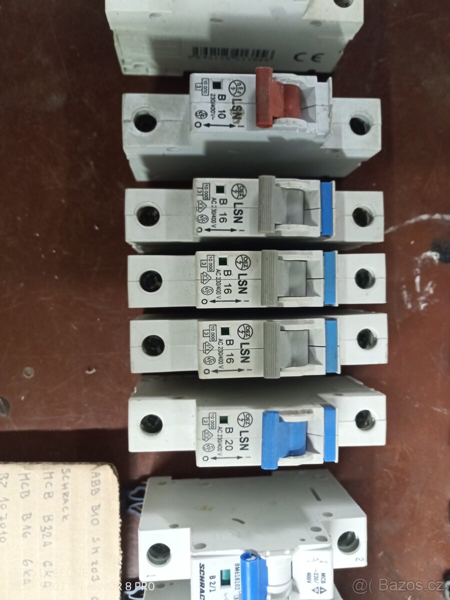 Jističe vypínače kontrolky stykače svodič - 20