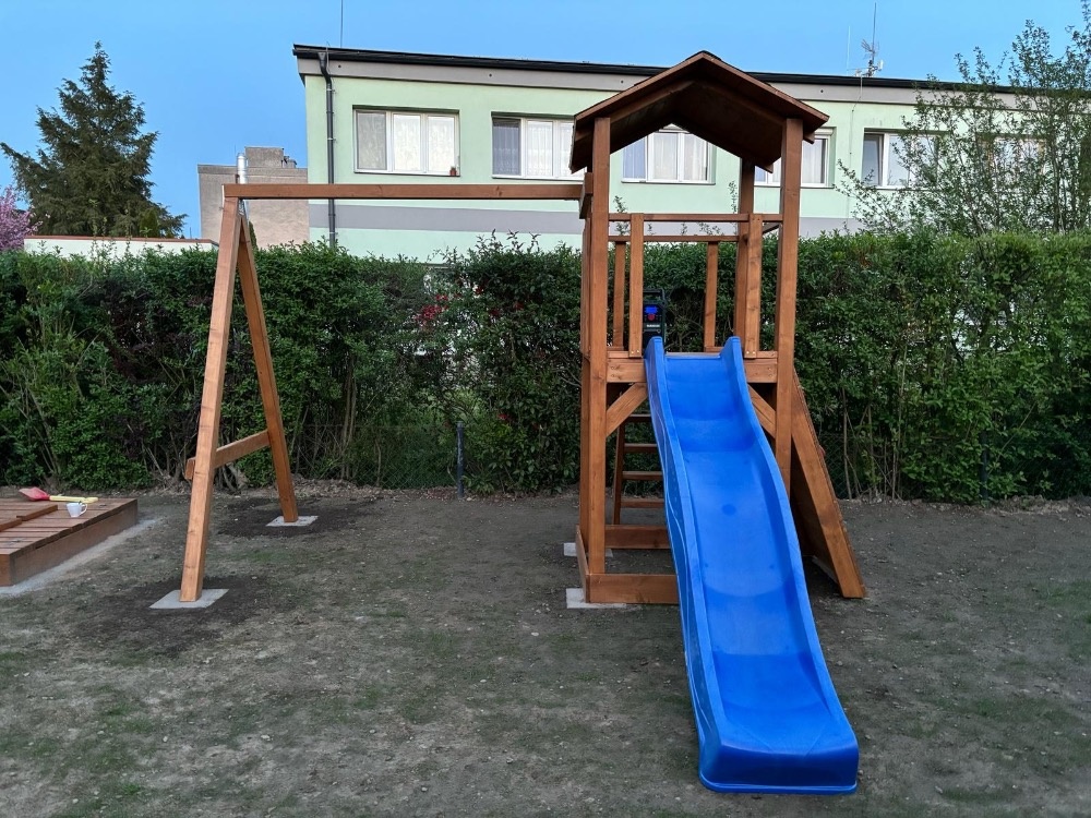 Dětské hřiště se skluzavkou a dovozem - 20