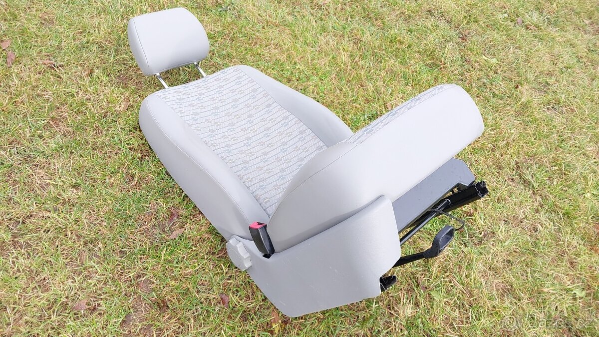 Volkswagen Transporter T5 – Sedadlo řidič - 20