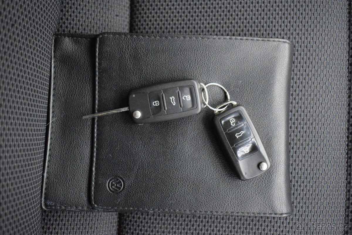 Volkswagen Touran 1,6 TDi 77 kW, 7-míst,NAVI,1.maj., - 20