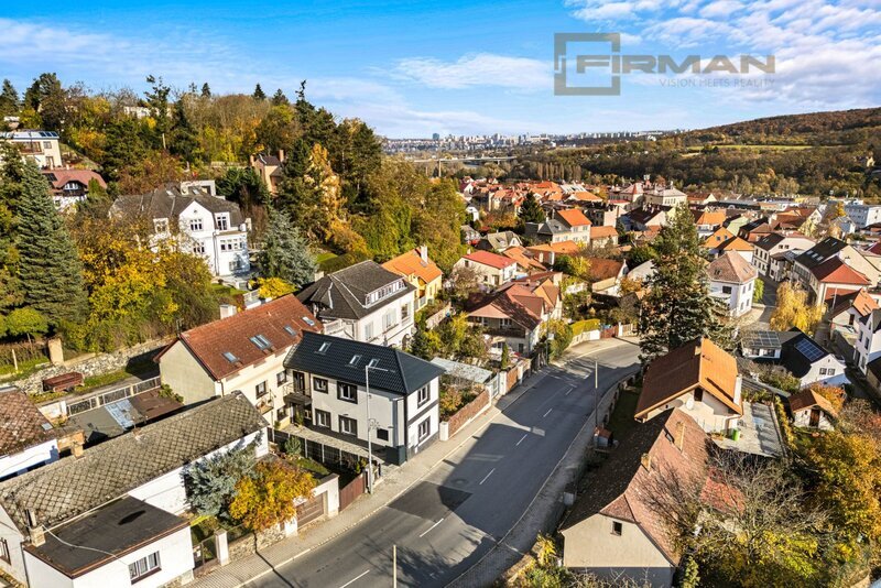 Prodej nadstandardního bytu 2kk + pracovna s parkovacím míst - 20