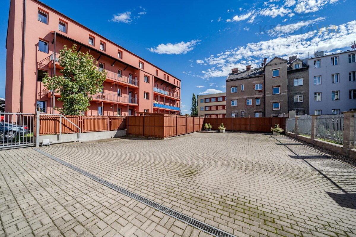 Prodej bytového domu po rekonstrukci v Ostravě 4x2+kk, tera - 20