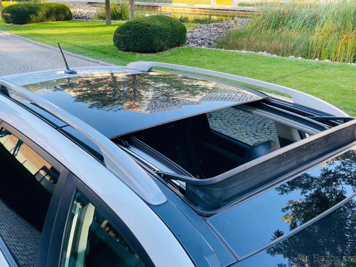 Kia Sorento 2.2CRDi 4x4 AUTOMAT VÝHŘEV KAMERA TAŽNÉ - 20