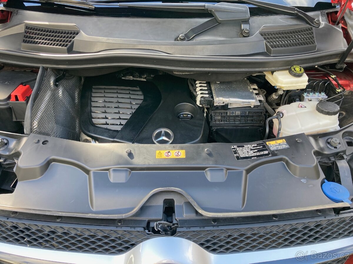 MERCEDES BENZ V 300D AMG 4MATIC PANORAMA 176KW,ČR 1.maj. - 20